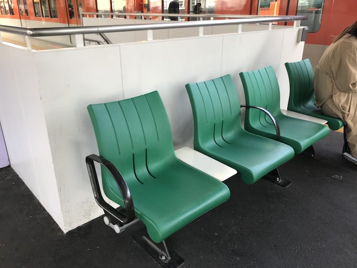 球場っぽいベンチ