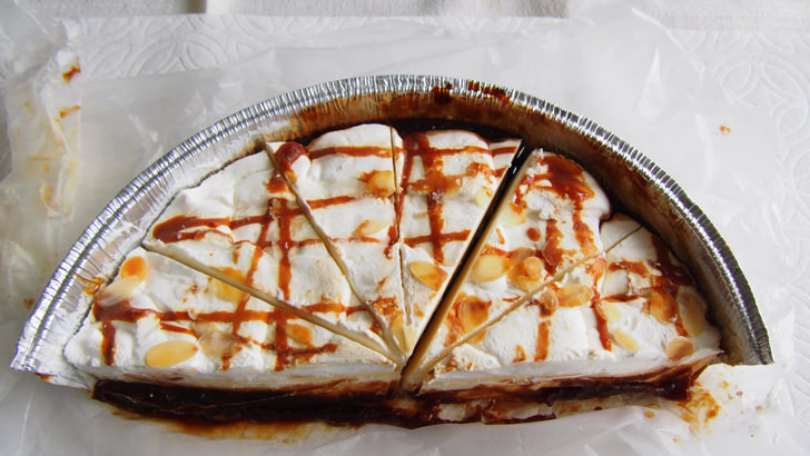 コストコのダブルキャラメルプリン(冷凍保存したものをカット)