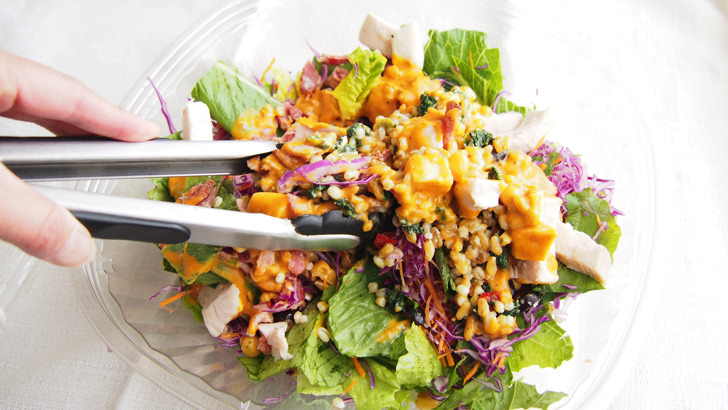 コストコのグレインズボウルサラダ(さらによく混ぜる)