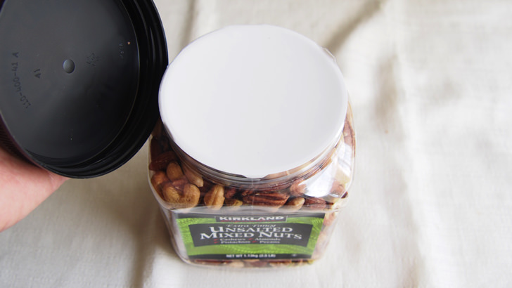 コストコのミックスナッツ(無塩)(密閉された状態)