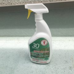 外壁コケの原因は何?専用スプレーで掃除して汚れを落とす方法を写真付きで紹介 外壁コケの原因は何?専用スプレーで掃除して汚れを落とす方法を写真付きで紹介