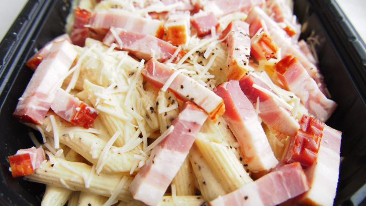 コストコのスモークベーコンカルボナーラ(チーズ・ベーコンなど)