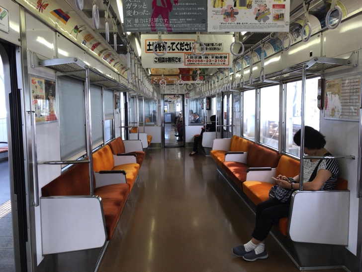 上田電鉄の車内