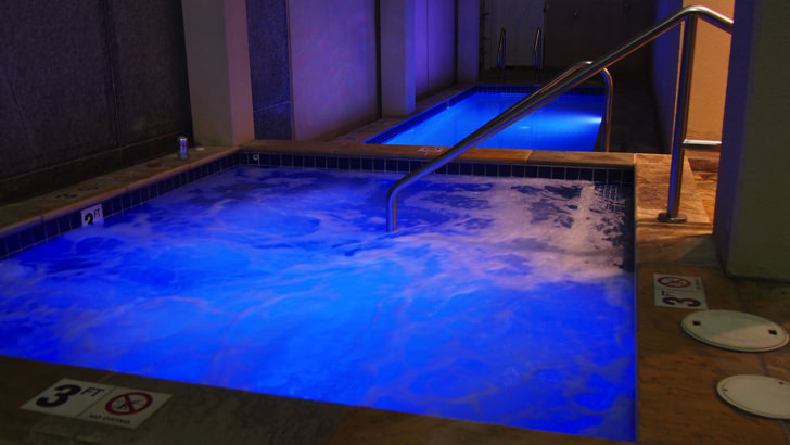 オハナ・ワイキキ・マリア・バイ・アウトリガー(ハワイのホテル)(ホテル内のジャグジー＆プール)