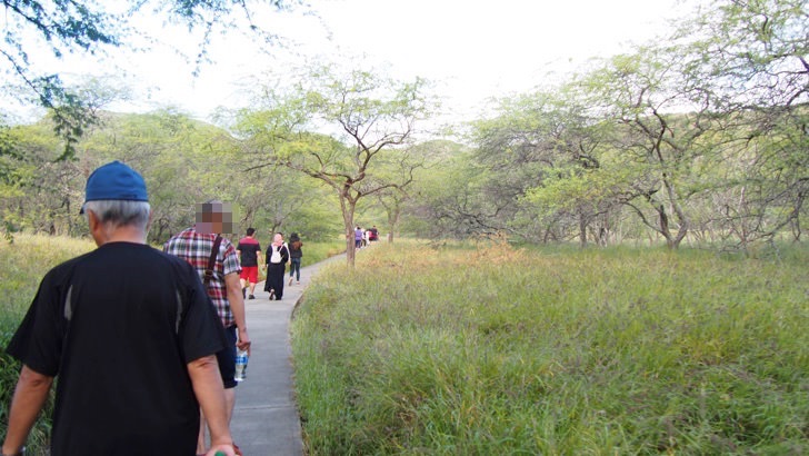 ハワイ・オアフ島にあるダイヤモンドヘッド(登山口付近)