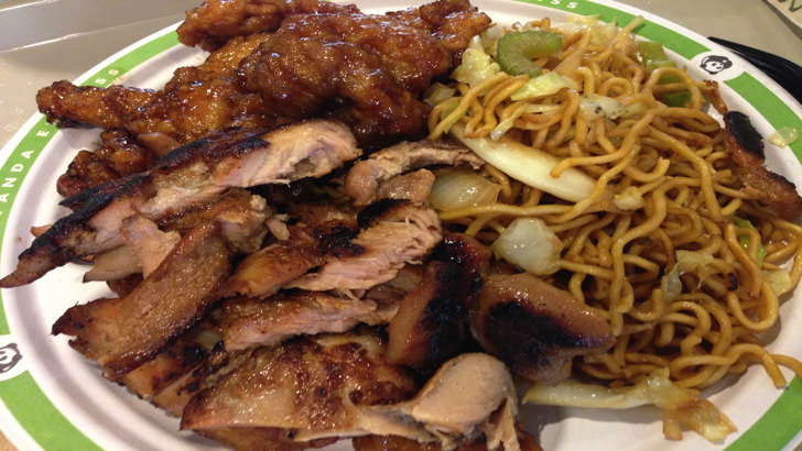 ハワイ・ワイキキにあるパイナ・ラナイ(実際に買って食べたパンダ・エクスプレスのプレート)