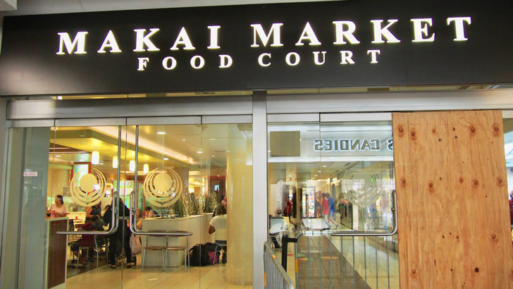 ハワイ・ワイキキにあるマカイマーケット(店舗の看板)