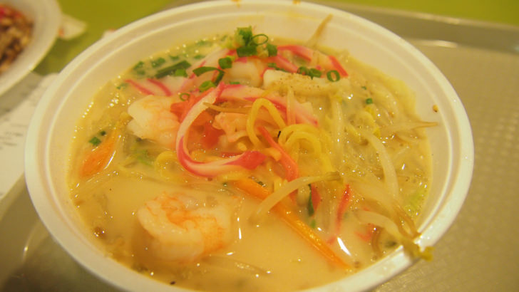 ハワイ・ワイキキにあるパイナ・ラナイ(実際に買って食べたラーメン)