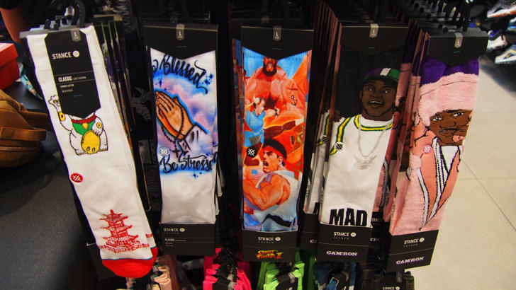 ハワイのアラモアナセンターにあるフットロッカー(Foot Locker)(日本では手に入らないアパレル類)