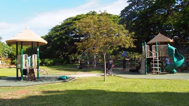 ハワイ・ハワイ・オアフ島にあるホノルル動物園(園内にある遊具コーナー)オアフ島にあるホノルル動物園(園内にある変わった遊具コーナー)