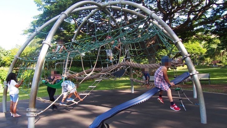 ハワイ・オアフ島にあるホノルル動物園(園内にある遊具)