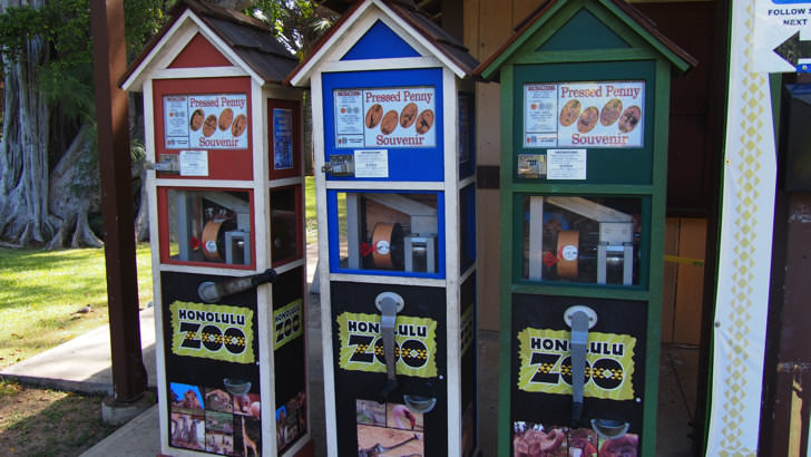 ハワイ・オアフ島にあるホノルル動物園(園内にある記念メダル製造機)