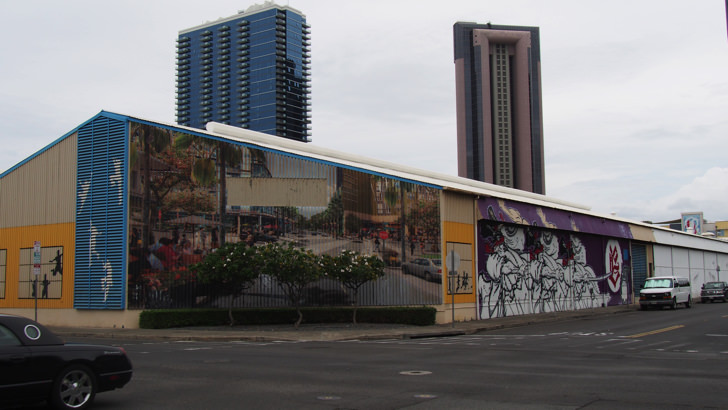 ハワイ・オアフ島のカカアコ地区にあるウォールアート(写真のようにリアルなアート)