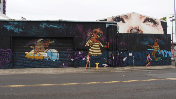 ハワイ・オアフ島のカカアコ地区にあるウォールアート(キャラクターのようなアート)