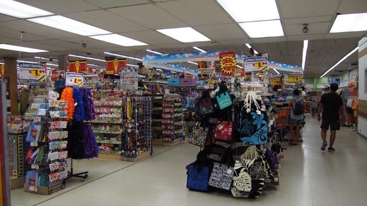 ハワイ・オアフ島にあるドン・キホーテ(店内の様子)