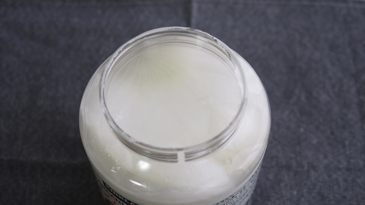 コストコのオーガニックココナッツオイル(開封した状態)