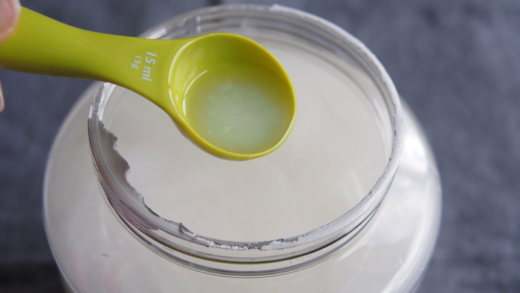 コストコのオーガニックココナッツオイル(完全に溶けた状態)