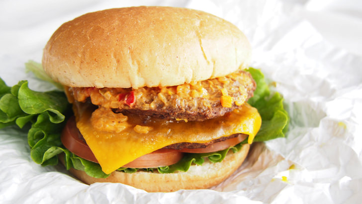 コストコ・フードコートのチーズバーガー(ハンバーガーの表面のアップ)