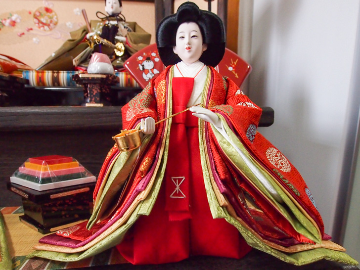 雛人形 三人官女 向かって右側
