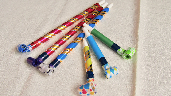 兵庫県淡路市にある吹き戻しの里(館内で制作できる吹き戻し)