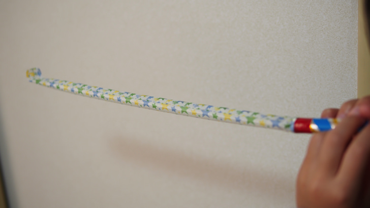 兵庫県淡路市にある吹き戻しの里(完成した吹き戻しを使った様子)