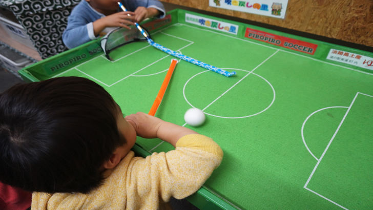 兵庫県淡路市にある吹き戻しの里(吹き戻しのサッカーゲーム)