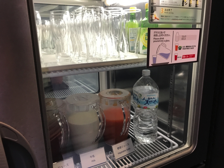 松山空港のANAラウンジ ドリンク