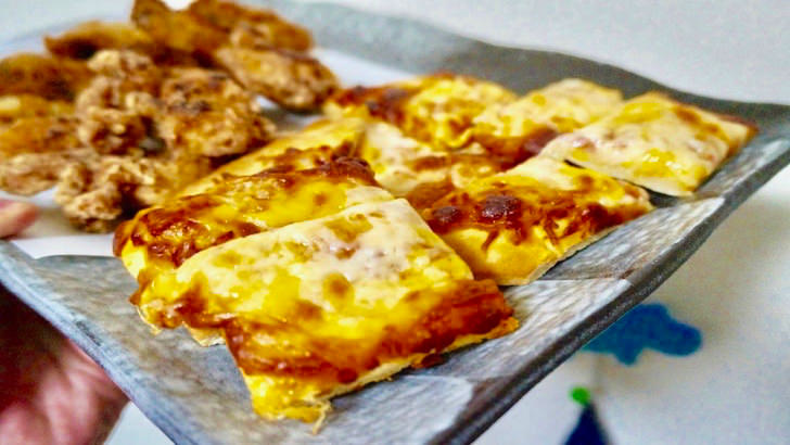 コストコの丸型ピザ 5色チーズ(焼き上がり)