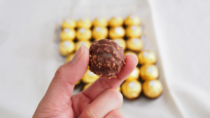 コストコのフェレロロシェ(1個あたりのサイズ感)