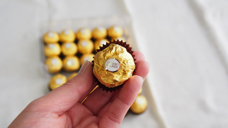 コストコのフェレロロシェ(手にとった状態)