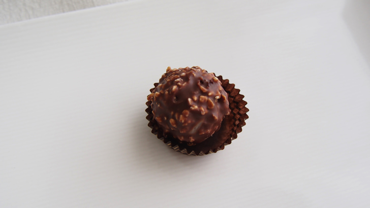 コストコのフェレロロシェ(チョコレートの外観)