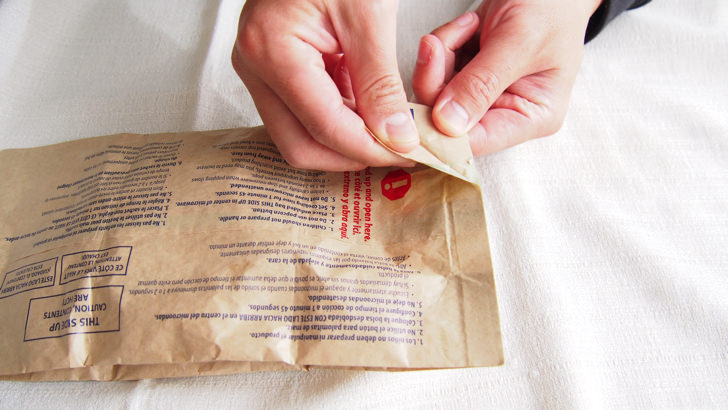 コストコのマイクロウェーブポップコーン(作り方・印のところから開封する)