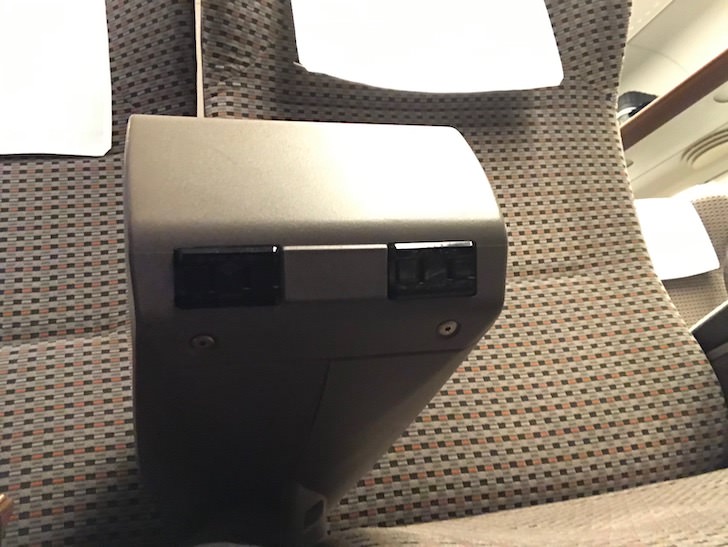 N700系16両編成グリーン車コンセント