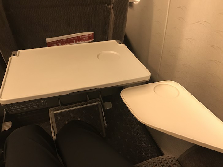 N700系グリーン車テーブル