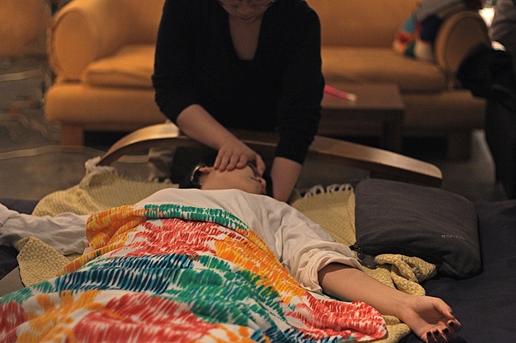 万力さんが整体をしているところ2