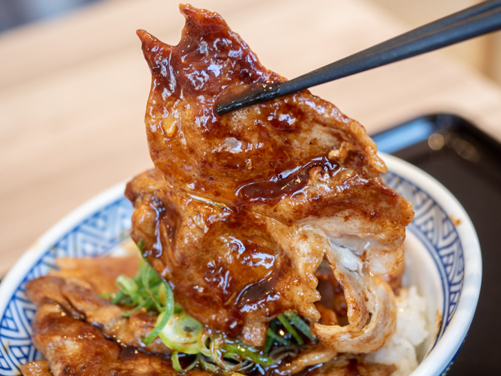 吉野家 店舗限定 黒だれ焦がし豚丼