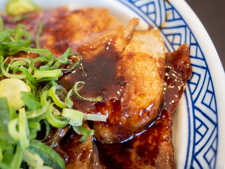 吉野家 店舗限定 黒だれ焦がし豚丼