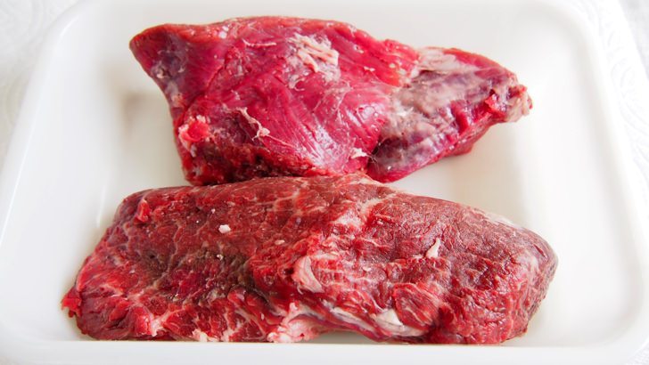 コストコのUSプライムビーフ肩ロースカタマリ(お肉の切り分け方・切った後の赤身部分の状態)