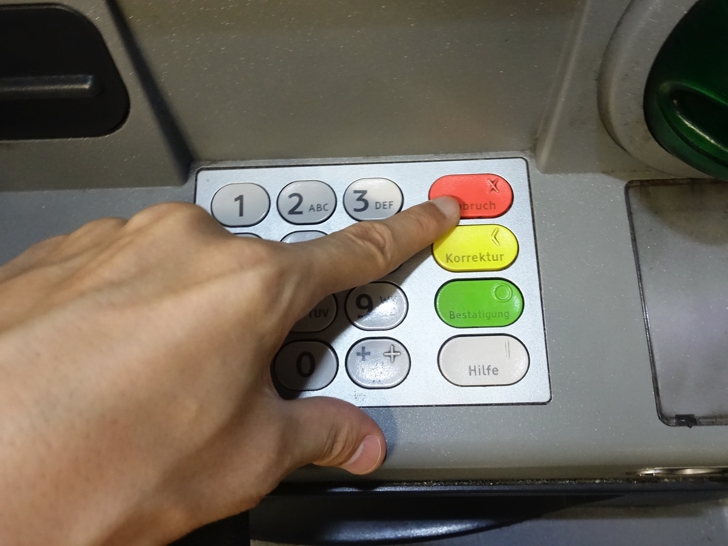 ヨーロッパのATMで手数料比較 キャンセルのやり方