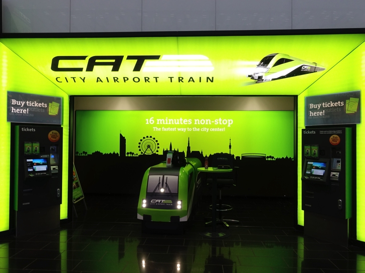 ウィーン国際空港から市内 CAT切符売場