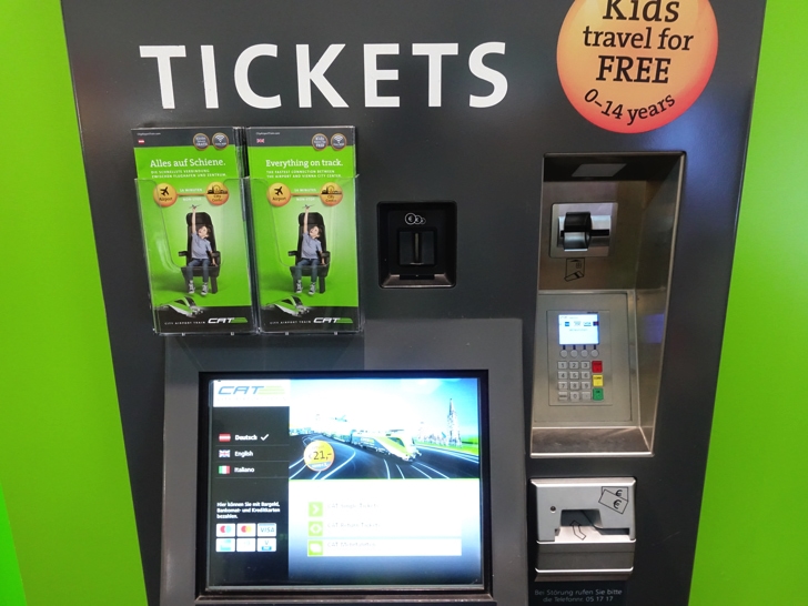 ウィーン国際空港から市内 CAT切符売場