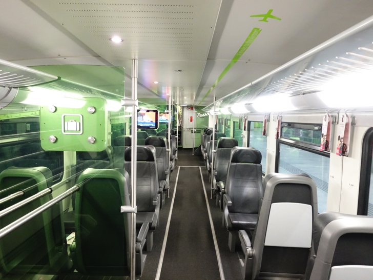 ウィーン国際空港から市内 CAT車内