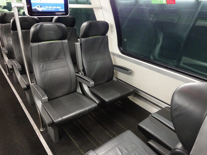 ウィーン国際空港から市内 CAT車内