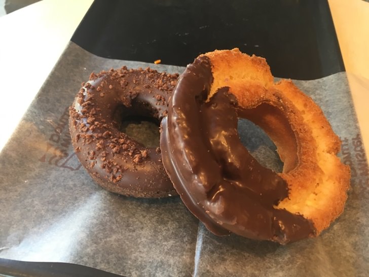 ミスドのチョコファッションとダブルチョコの写真