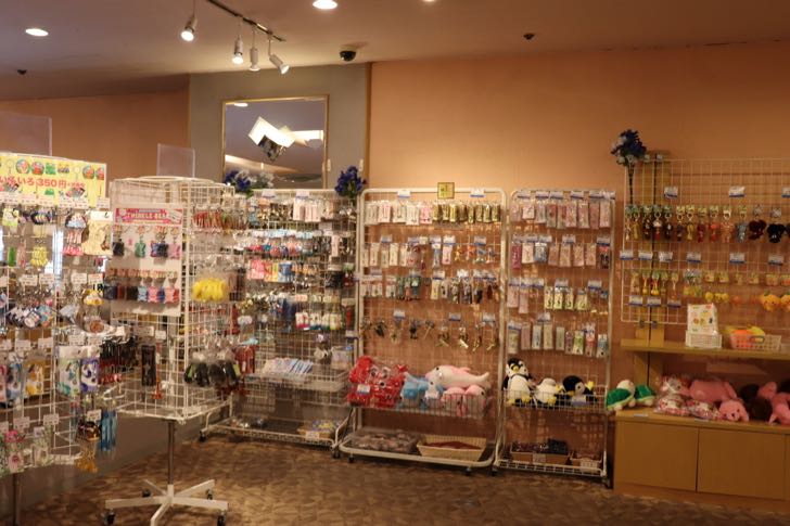 ニューフジヤホテルの売店のキーホルダー売り場