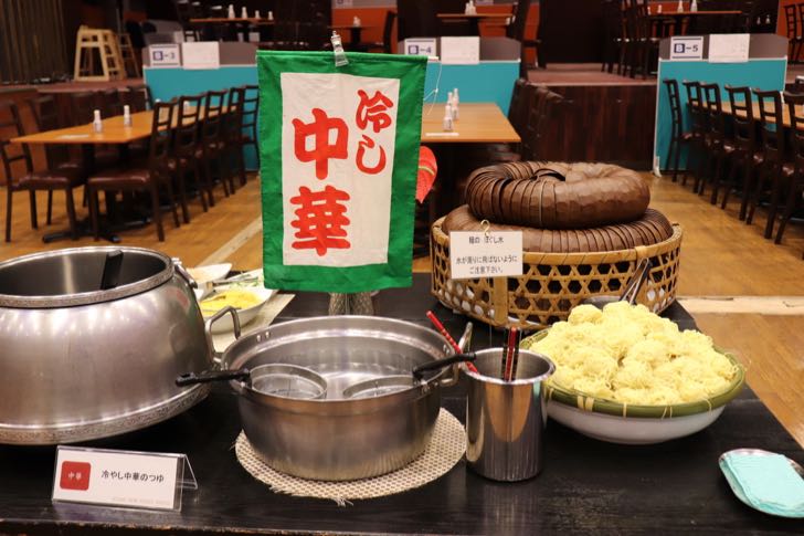 ニューフジヤホテルの夕食バイキングに用意された冷やし中華