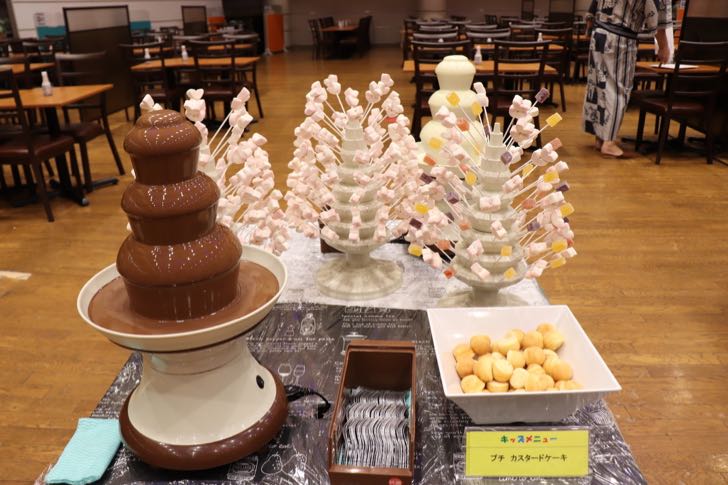 ニューフジヤホテルの夕食バイキングに用意されたチョコレートフォンデュ