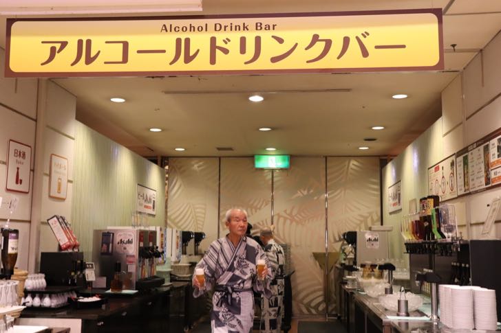 ニューフジヤホテルの夕食バイキングに用意されたアルコールドリンクバー