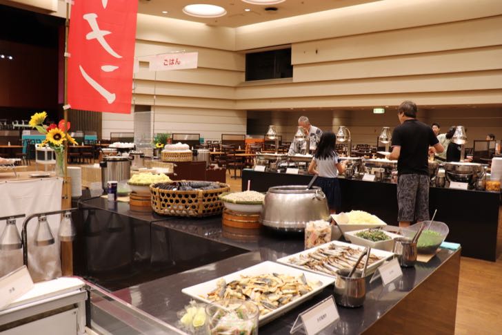 ニューフジヤホテルの朝食バイキングに用意されたラーメン