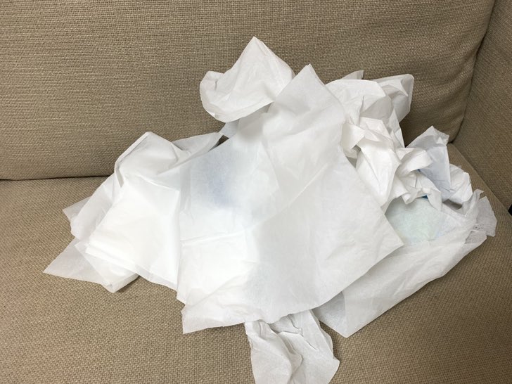 箱から出されたティッシュ